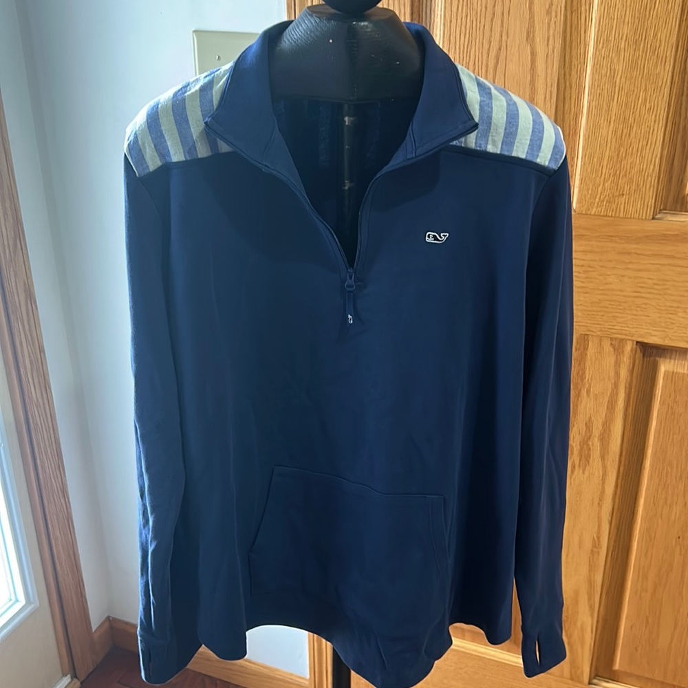 Vineyard Vines 1/4 zip up pullover.  Navy blue EUC
